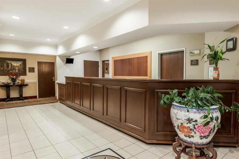 Ramada By Wyndham Elizabethtown Hotel Exterior photo